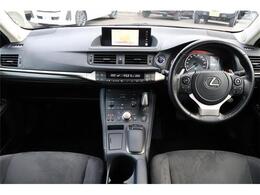 前席全体　目線も高く広い視界で安心して運転することができますね！