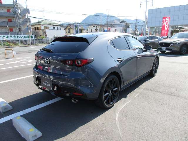 ダークガラスでプライバシーの保護にもなります♪
