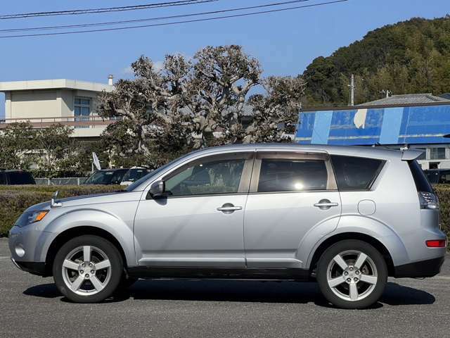 弊社にてお買い上げ頂いたお車が事故にあわれた場合はお電話ください。24時間事故現場へ向かい対応致します、、心配な事故もご安心下さい。