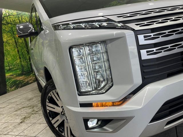 【LEDヘッドライト】悪天候や夜間走行時も良好な視界を確保し安心して運転できる高輝度LEDヘッドライトを装備！点灯速度が早く、消費電力も抑えられています。