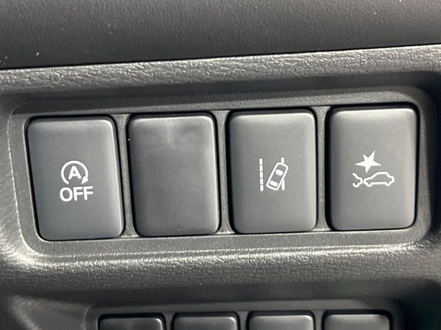 【三菱e-Assist】走行中に前方の車両等を認識し、衝突しそうな時は警報とブレーキで衝突回避と被害軽減をアシスト。より安全にドライブをお楽しみいただけます。
