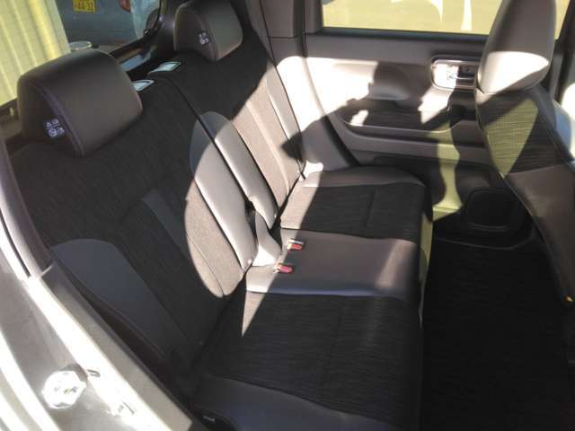 【車内清掃】お客様に気持ちよく見て頂けるよう展示車両は常に綺麗に仕上げております！