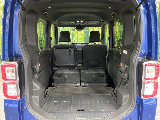 後席を格納すると、これだけの広さが！シーンに合わせたシートアレンジで、大きな荷物も積むことが出来ます♪
