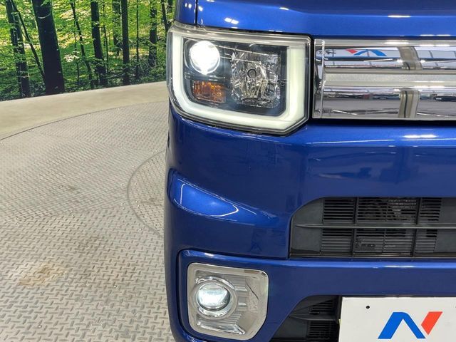 【LEDヘッドライト】悪天候や夜間走行時も良好な視界を確保し安心して運転できる高輝度LEDヘッドライトを装備！点灯速度が早く、消費電力も抑えられています。