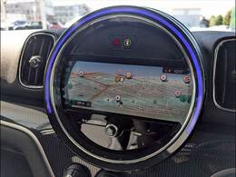 先進のBMW　タッチパッド付きi-driveとほぼ同性能のHDDナビゲーションになります。USBインターフェースやブルートゥースオーディオなど様々な先進機能をお楽しみいただけます。