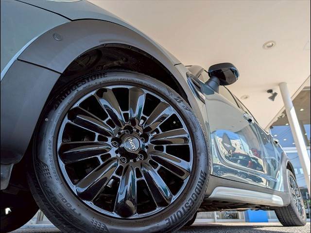 車検・点検サポート付きの更新型の「MINISワランティ-」。最大13年、10万キロまで更新可能です。保証項目は最大247項目！！