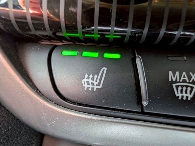 あったら便利機能の【シートヒーター】冬場はエアコンの温度設定を低めにでき、身体の芯からポカポカになります。