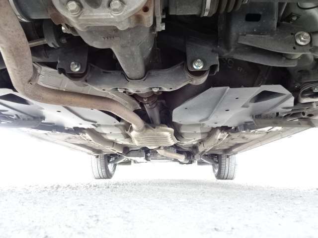北海道の冬必見！！サビ対策アンダーコート受付中！！加工などせず仕入れてそのままの状態をお見せしております、オプションにて下回り加工致します（＾-＾）