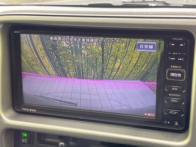 【バックカメラ】駐車時に後方がリアルタイム映像で確認できます。大型商業施設や立体駐車場での駐車時や、夜間のバック時に大活躍！運転スキルに関わらず、今や必須となった装備のひとつです！