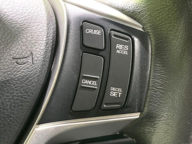 【クルーズコントロール】高速道路もラクラク走行。アクセルを離しても一定速度で走行ができ、長距離運転時の負担を軽減！加速・減速も簡単なスイッチ操作で調整できます。