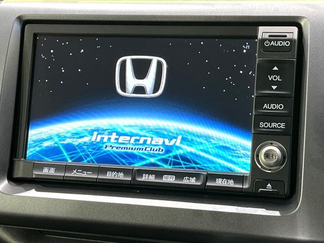 【純正ナビ】人気の純正ナビを装備しております。ナビの使いやすさはもちろん、オーディオ機能も充実！キャンプや旅行はもちろん、通勤や買い物など普段のドライブも楽しくなるはず♪