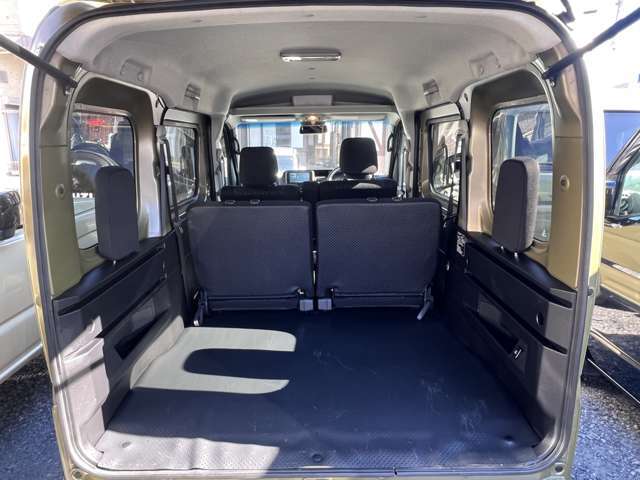 4人乗車でも十分な荷室空間♪