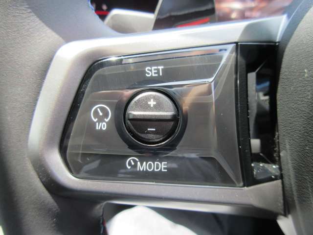 アクティブクルーズコントロール装備です。設定速度をキープしつつ、車間距離を優先し安全走行を可能と致します。長距離ドライブにマストな装備です。