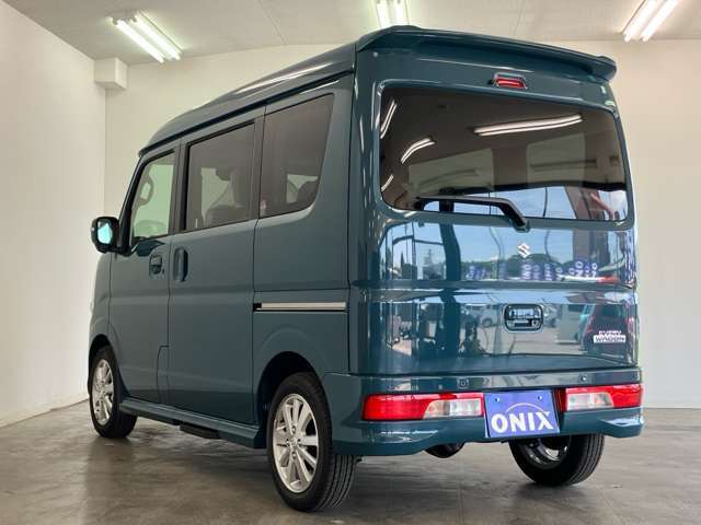 当店はお客様との会話を通じて、ライフスタイルに合ったクルマ購入の実現に尽力します。