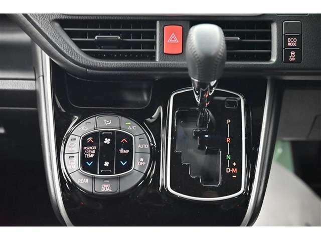 【オートエアコン】一度お好みの温度に設定すれば、車内の温度を検知し風量や温度を自動で調整してくれます