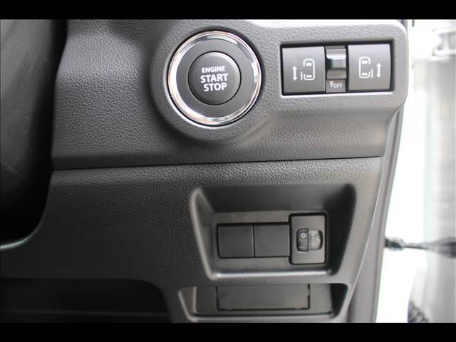 新車1ヶ月点検や納車後6ヶ月点検、12ヶ月点検などの定期点検の他、軽微な作業から大掛かりな整備もお任せ下さい！