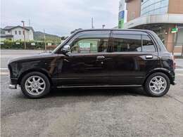 外装に目立った傷やヘコミ等無く綺麗な状態になります！