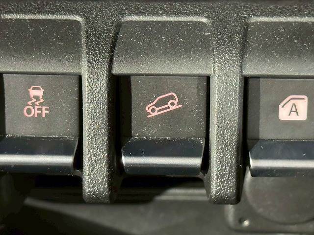 【ヒルディセントコントロール】スイッチひとつで降坂時の車速を低車速にキープ。安定走行をサポートすることで急な下り坂での不安を解消します。