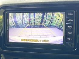 【バックカメラ】駐車時に後方がリアルタイム映像で確認できます。大型商業施設や立体駐車場での駐車時や、夜間のバック時に大活躍！運転スキルに関わらず、今や必須となった装備のひとつです！