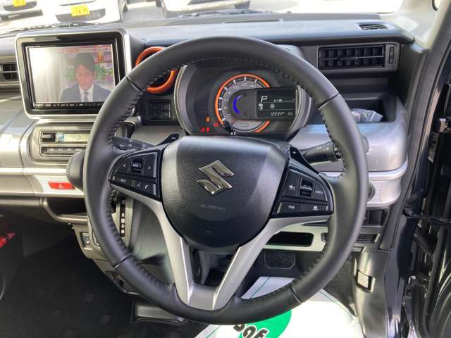 【シンプルなハンドル】ハンドルはシンプルなデザインとなっております☆軽くて運転がしやすいですよ☆