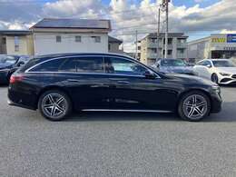 精悍なオブシディアンブラックのボディーカラーも大きな魅力の一つです。