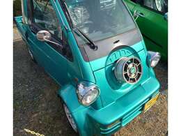 ・スペアタイヤはなく、代わりにハヤシレーシングのアルミが固定されてます！