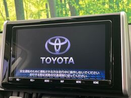 【純正9型ナビ】人気の純正ナビを装備。オーディオ機能も充実しており、Bluetooth接続すればお持ちのスマホやMP3プレイヤーの音楽を再生可能！毎日の運転がさらに楽しくなります！！