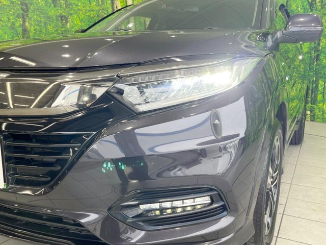 【LEDヘッドライト】悪天候や夜間走行時も良好な視界を確保し安心して運転できる高輝度LEDヘッドライトを装備！点灯速度が早く、消費電力も抑えられています。