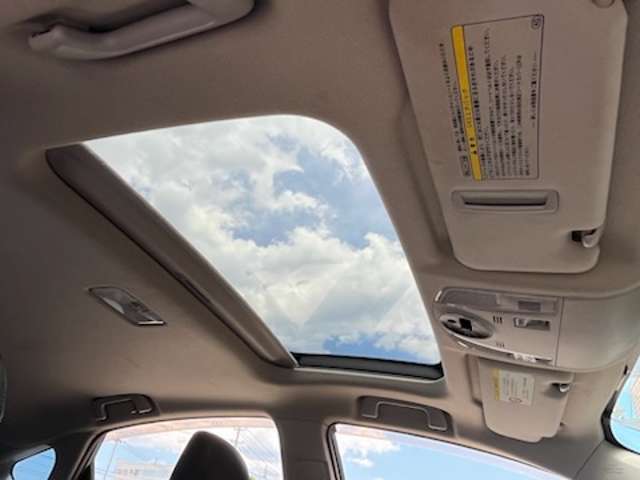 珍しいサンルーフ装備車♪