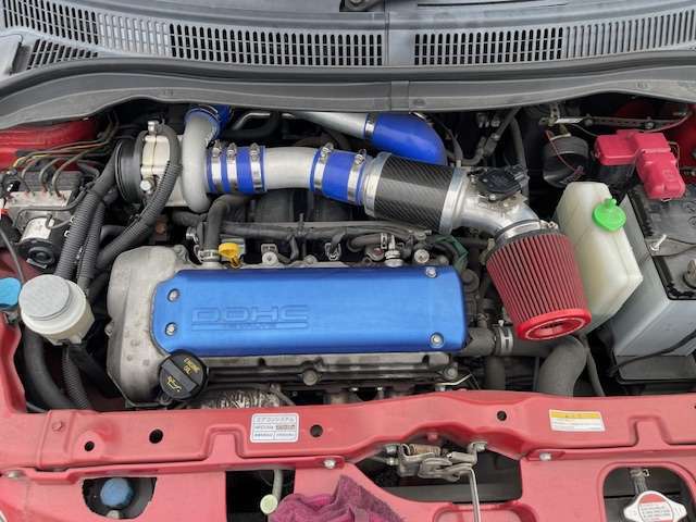 1300ccのr5速マニュアルにRODREX製スーパーチャージャー搭載。社外エアクリーナー、マフラー、ローダウン、アルミホイールなどの決まりもの
