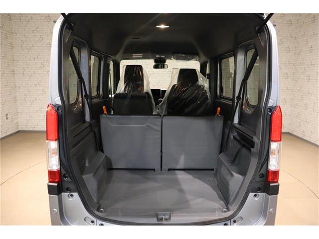 こんなに広い荷室が出来ますよ！背の高い荷物も積めます。リアシートとトランクが繋がっているので、長尺ものでも収納がOK！買い物等で重宝しますよ！