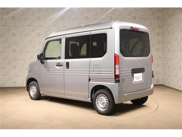 カラーはルナシルバーメタリックです。