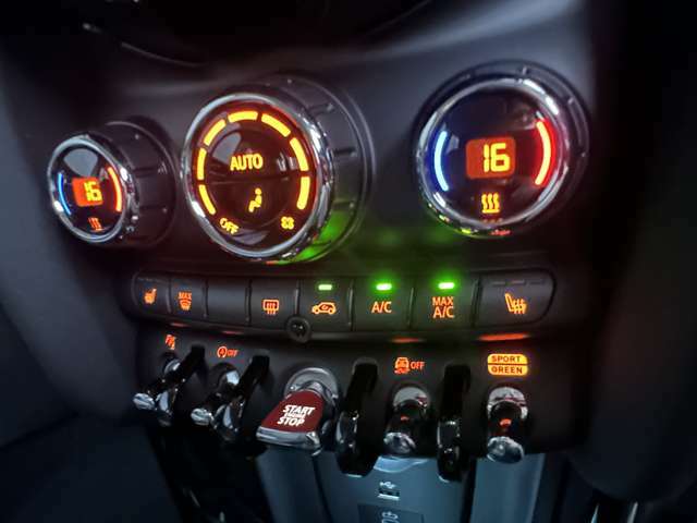 ◆ボタン類一つひとつのデザインまで拘って開発されたMINI。車内の細部まで妥協しないところがMINIらしさを感じます！