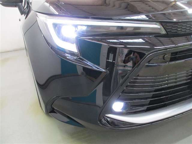 LEDヘッドライトとフォグランプのコラボです。雨や雪の日も安心！フォグランプがお車の存在を際立たせますね♪