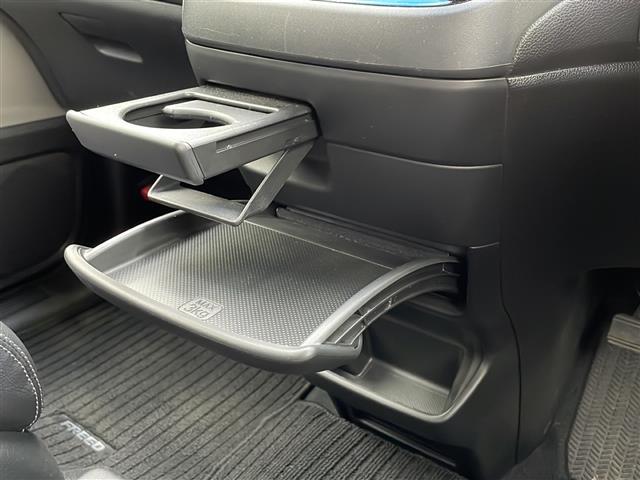 【ドリンクホルダー】長時間のドライブを快適に過ごすために、必須の車内アイテムですよね！