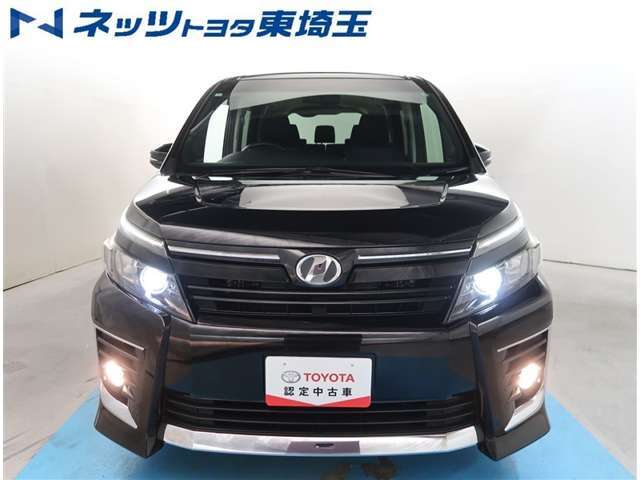 【フロント】純正LEDヘッドライトやフロントフォグランプが付いています。