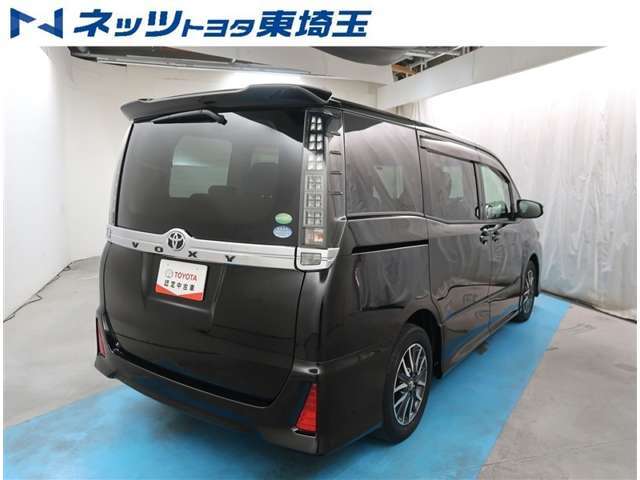 【リヤ】バックドアには雨天時に便利なリヤワイパーが付いています。