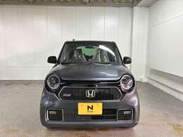 小さくまとまったフォルムと丸目のヘッドライトが可愛いらしいお車です♪