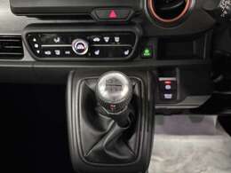 操作性の良い6速マニュアル車になります。またショートストロークによりスムーズなシフトチェンジになります。