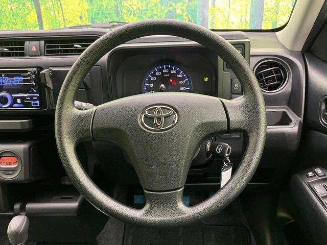 インテリアに合わせたデザインのステアリングは、運転される方のことも考え、運転しやすい形状、大きさです。是非一度、実際に触ってお確かめください。