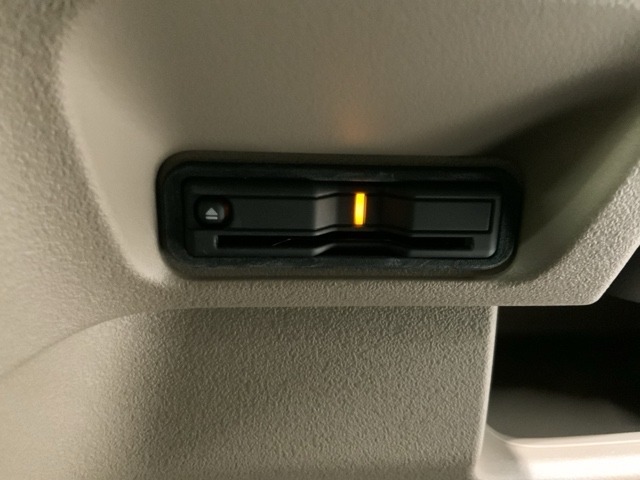 いまや快適なカーライフに欠かせないETCが付いています。