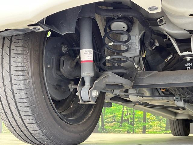 お車を安心してお乗りいただく為には、足回りの定期点検が欠かせません。サービスサポート（有償保証）では無料点検もご提供しており、安心のカーライフをお過ごしいただけるサポート体制が整っています。