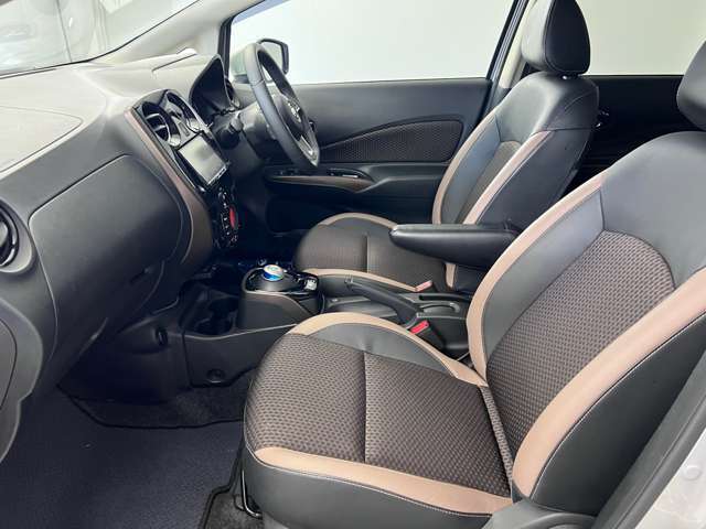 【車内ルームクリーニング済】専門スタッフにより車内はきれいにルームクリーニングを行っております。