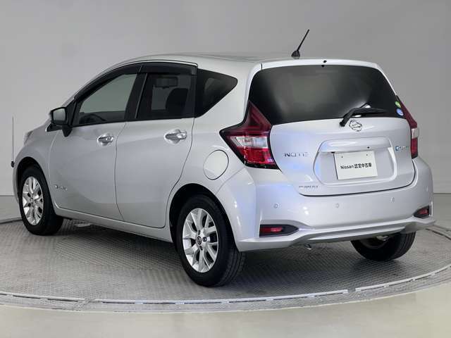 【ワイド保証】日産販売店の中古車には、無料で保証が付いています。走行距離無制限で、無料保証期間は1年間から。品質に自信があるから実現した、日産ならではの保証です。