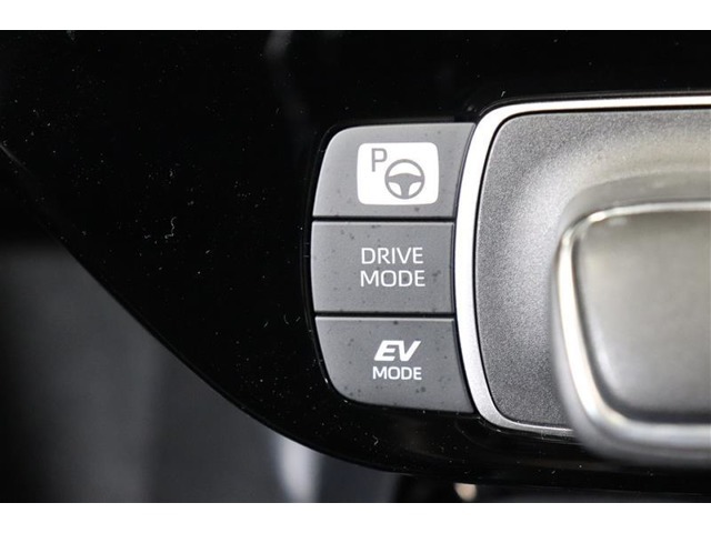 駐車位置を設定すれば自動で駐車してくれる「アドバンストパーク」搭載しています。（作動条件など詳しくはスタッフまでお問い合わせください）