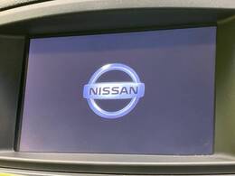 【メーカー純正ナビ】インテリアに溶け込むスタイリッシュな「専用設計」メーカーナビを装備♪視認性や操作性など基本性能にも優れ、より上質なカーライフをお楽しみいただけます。