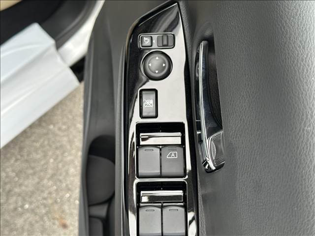 当社では保証をつけて販売しております。また各店舗に最新の整備工場とプロメカニックが常駐しておりますのでアフターメンテナンスもお任せください！