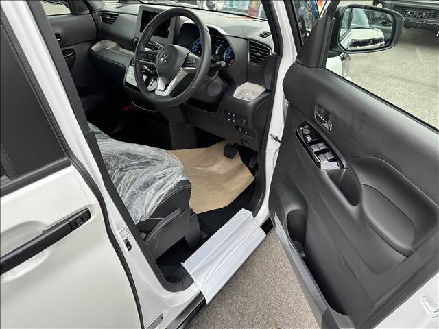 写真で見るよりも現車を　現車をみると写真で見ていたイメージとは少し違う部分もございます。また写真ではわからなかった車の魅力にも気づくことができるので、ぜひご来店ください！