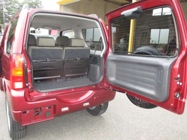 リアドアは横開きです