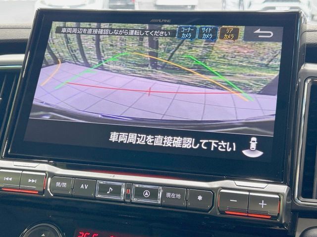 【バックカメラ】駐車時に後方がリアルタイム映像で確認できます。大型商業施設や立体駐車場での駐車時や、夜間のバック時に大活躍！運転スキルに関わらず、今や必須となった装備のひとつです！